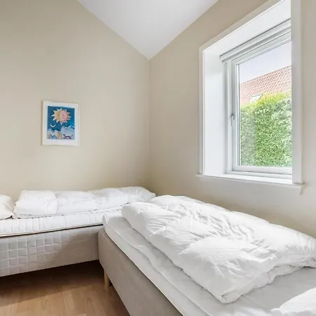 2 Bedroom Awesome In Prázdninový dům Gudhjem